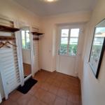 Vorraum mit Garderobe...