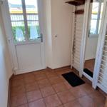 Vorraum mit Garderobe...