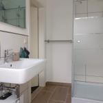 Bad mit Dusche und Badewanne...