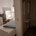 Schlafzimmer 3 mit Einzelbett sowie Toilette...
