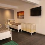 Schlafzimmer 2 mit 3 Einzelbetten und Babybett...