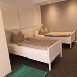 Schlafzimmer 2 mit 3 Einzelbetten und Babybett...