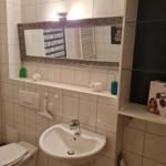 Bad mit Badewanne und Dusche...
