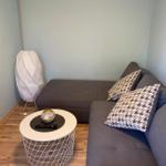 Kleines Wohnzimmer mit Schlafcouch...