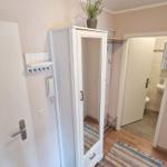 Flur mit Blick zum Bad...