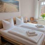 Schlafzimmer mit Doppelbett...