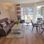 Wohnzimmer mit Blick zum Balkon...