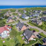 House with garden and sea view in a quiet residential area