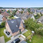 House with garden and terrace in quiet residential area with sea view.