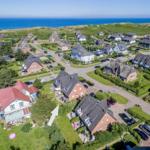 Haus mit Garten und Blick aufs Meer
