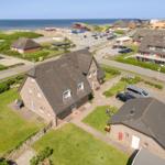 Haus mit Garten und Blick aufs Meer