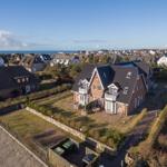 Haus mit Garten und Blick aufs Meer