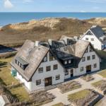 Modern holiday home with sea and dunes view