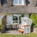 Terrasse mit Tisch, Stühlen und Strandkorb vor einem strohgedeckten Haus.