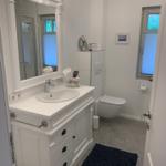 Duschbad mit Waschtisch und WC