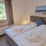 Schlafzimmer mit Blick zum Hof...