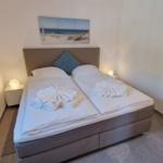 Schlafzimmer mit Boxspringbett...