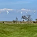 Windräder in den Wolken