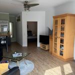 Wohnzimmer mit Blick aufs Schlafzimmer