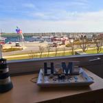 Traumhafter Ausblick auf den Yachthafen Burgtiefe und die maritime Kulisse der Ostsee.