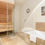 Shower with bathtub and sauna in the bathroom.