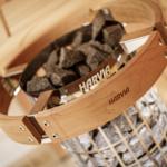 Harvia-Sauna mit Holzrahmen und Steinmulde