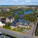 Haus mit Blick auf See und Küste