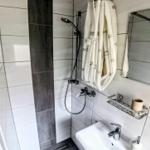 Sehr kleines gemütliches Bad im Treppenhaus
Zur alleinigen Nutzung