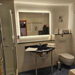 Badezimmer mitEchtglasdusche, Füßbodenheizung, Waschmaschine, großer beleuchteter Spiegel, Fön