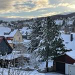 Ein traumhafter Panoramablick über das verschneite Hasseröder Tal.