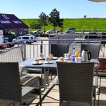 Balkon mit Deich in Sicht