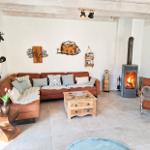 offenes Wohnzimmer mit Kamin