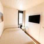 Bett (140x200cm) im Schlafzimmer
