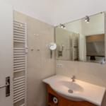 Badezimmer mit Dusche