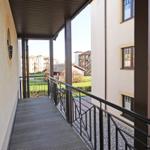 Der zweite Balkon ebenfalls vom Wohnzimmer aus begehbar mit Blick zur Straße und zum Innenhof