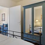Schlafzimmer mit Kleiderschrank
