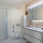 Badezimmer mit Dusche
