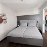 Schlafzimmer mit Doppelbett
