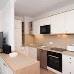 Küchenzeile der Ferienwohnung Seehof201 auf Usedom mit Backofen