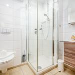 Badezimmer mit Dusche