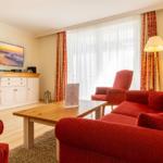 Wohn-Essbereich mit Flatscreen-TV