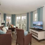 Wohn-Essbereich mit Flatscreen-TV