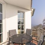 Balkon mit Gartenmöbeln