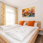 Schlafzimmer mit Doppelbett