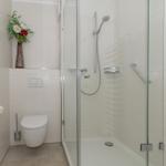 Badezimmer mit Dusche