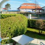 Terrasse mit Gartenmöbel