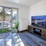 Wohnzimmer mit Blick zum Balkon...