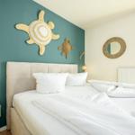 Schlafzimmer mit Doppelbett