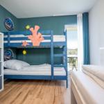 Schlafzimmer mit Etagenbett und Einzelbett