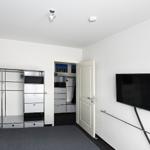 Schlafzimmer mit Fernsehen
